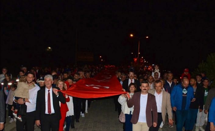 Köyceğiz’de 29 Ekim Bayrak yürüyüşü yoğun katılımla gerçekleştirildi