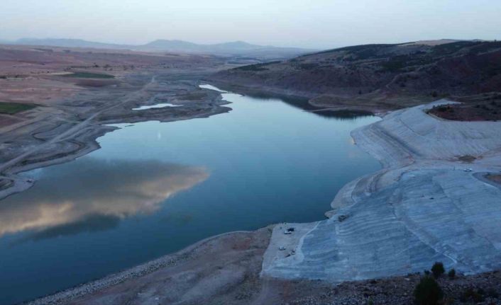 Kuraklık etkisini gösterdi: Uzunlu Barajı gözle görülür şekilde çekildi
