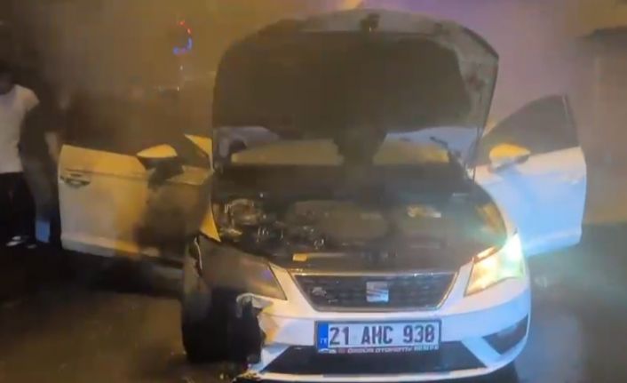 Kurtalan’da seyir halindeki araç alev aldı