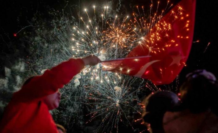 Kuşadası’nda Cumhuriyet coşkusu sokaklara taştı