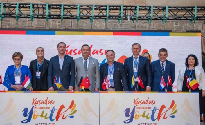 Kuşadası’ndan dünyaya barış, kardeşlik ve dostluk mesajları yollandı