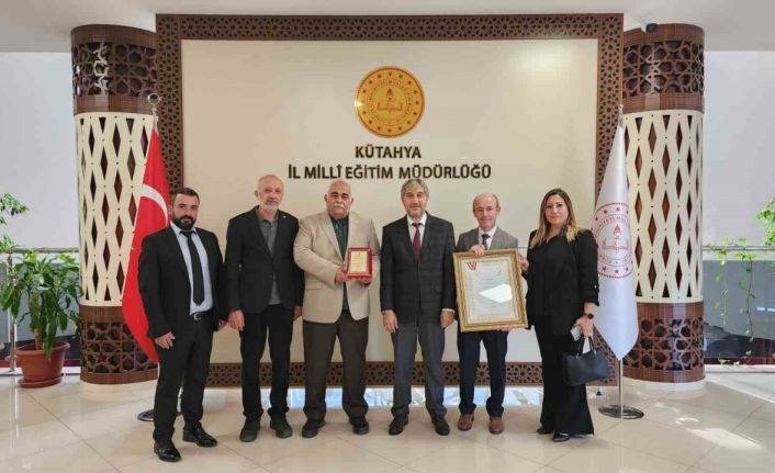 Kütahya İl Milli Eğitim Müdürlüğü’ne Kızılay’dan "Altın Kurumsal Kan Bağışçısı" ödülü