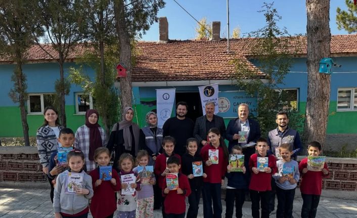 Kütahya’da anlamlı proje: 7 köy okuluna bin 700 kitaplık destek