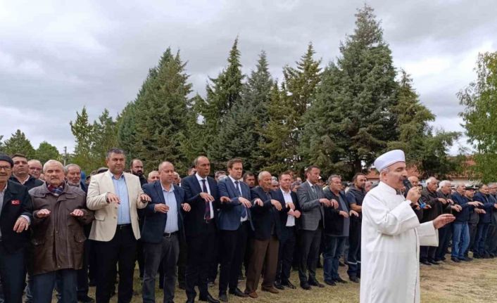 Kütahya’da duanın ardından yağan yağmur, katılımcılarda büyük sevinç oluşturdu