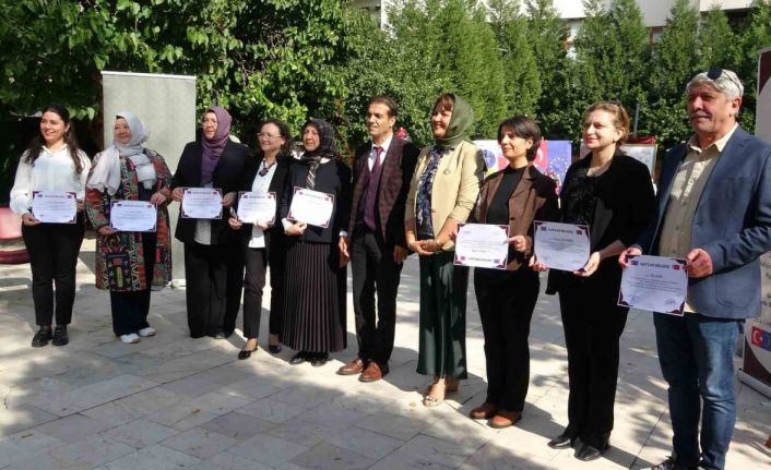 Kütahya’da "Düğünümüz Var" projesinde katılım belgeleri takdim edildi