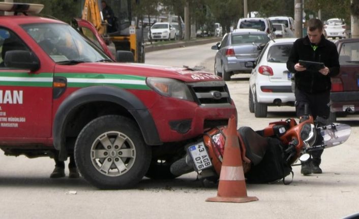 Kütahya’da pikap ile motosiklet çarpıştı: 1 yaralı