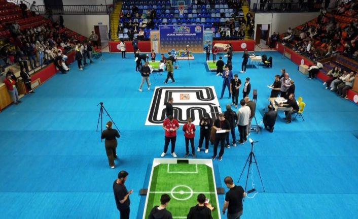 Kütahya’da Ulusal Robot Yarışması renkli görüntülere sahne oldu