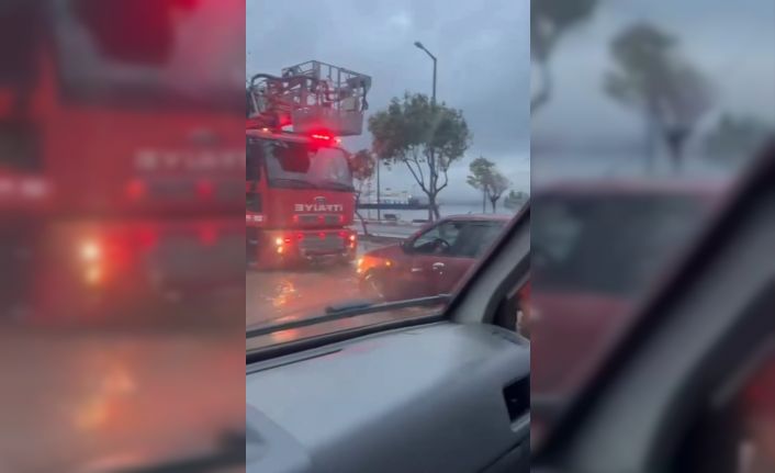 Lapseki’de cadde ve sokaklar göle döndü