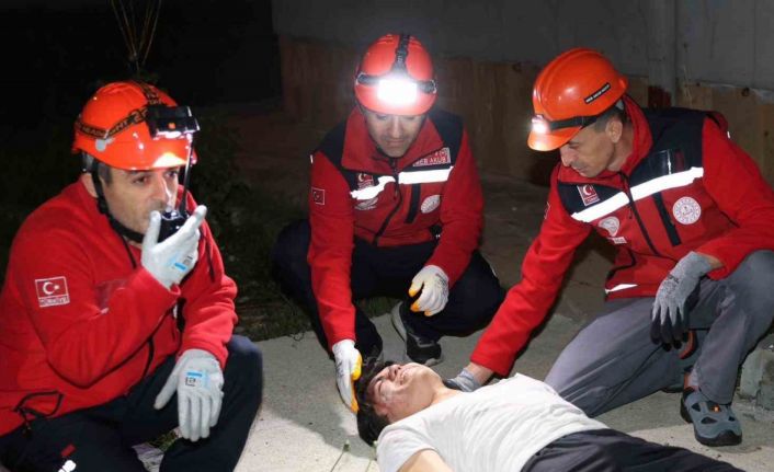 Lise pansiyonunda kurtarma tatbikatı