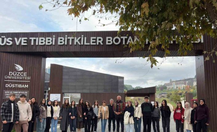 Liseli gençler sonbahar renklerini keşfetti