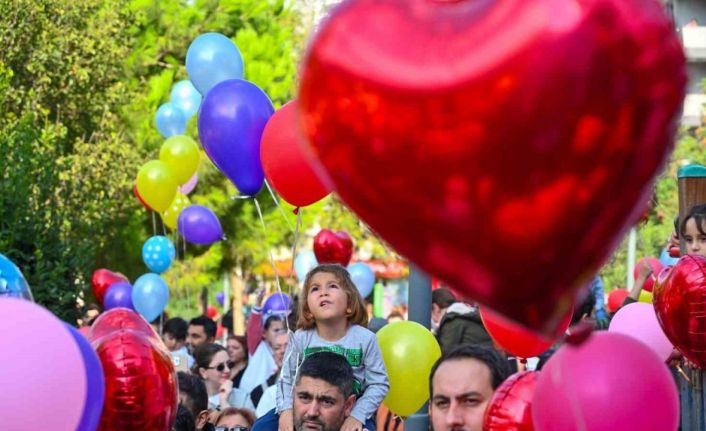 Lösemiyi 2’nci kez yenen Atlas için Beşiktaş’ta balonlar gökyüzüne bırakıldı