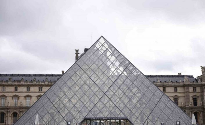 Louvre soygununda 2 şüpheli gözaltına alındı