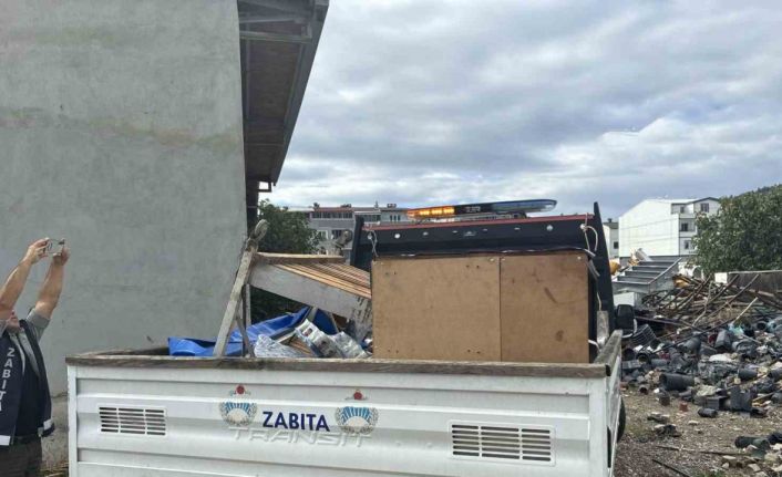 Maç öncesi seyyar satıcılara ortak denetim: Malzemelere el konuldu