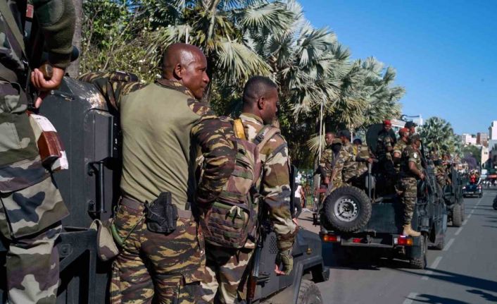 Madagaskar’da ordu yönetime el koydu