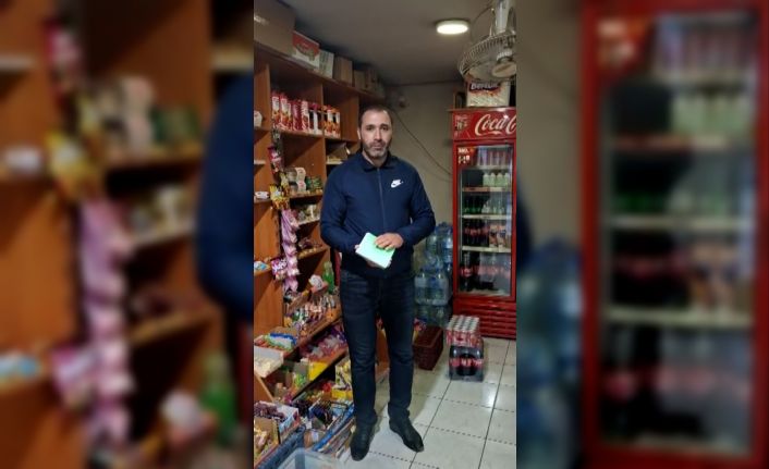 Mahallelinin borcunu kapattı, veresiye defterini yaktı