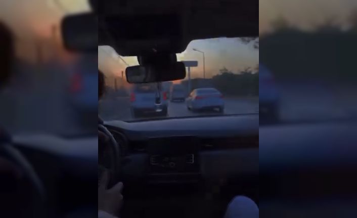 Makas atarak trafiği tehlikeye attı, o anları kayda aldırıp paylaştı