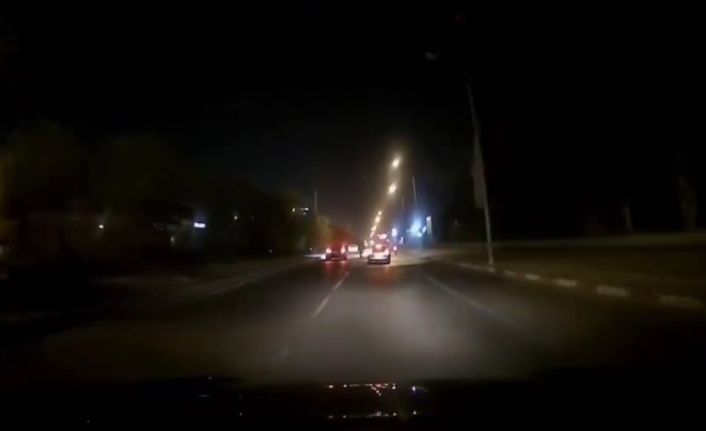 Makas atmaya çalıştı, motosiklete çarptı