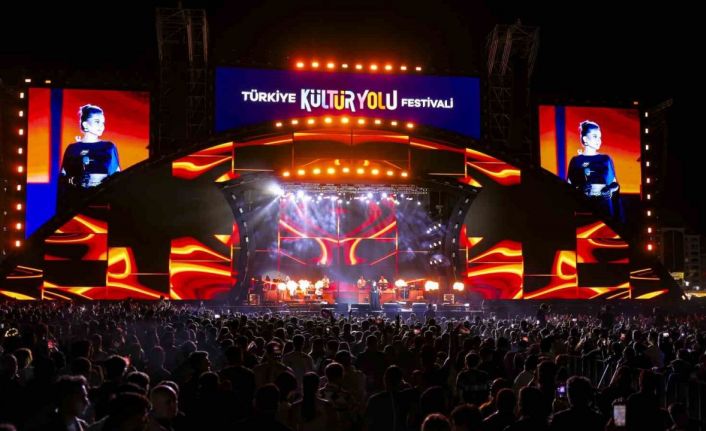 Malatya Kültür yolu festivalinde Ebru Yaşar’dan görkemli başlangıç