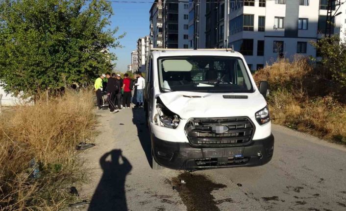 Malatya’da kamyonet ile elektrikli bisiklet çarpıştı: 2 yaralı