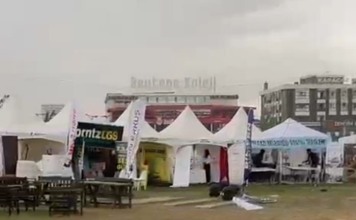Malatya’da şiddetli fırtına çadırları uçurdu
