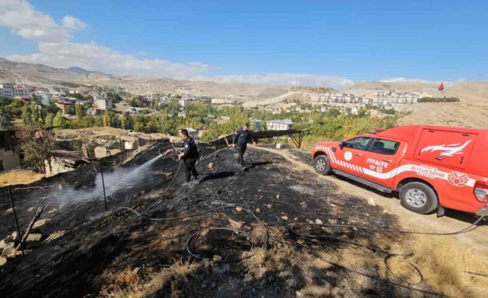 Malatya’nın Darende ilçesinde ot yangını