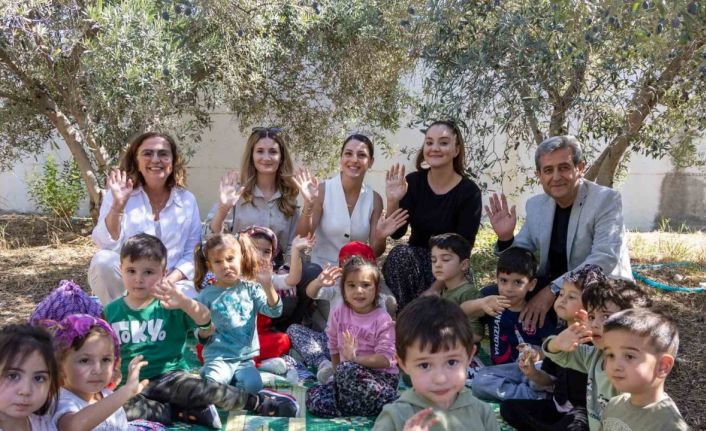 Manavgat’ta minik ellerden zeytin hasadı