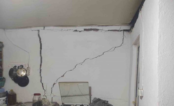 Manisa’da 83 yapı depremden etkilendi