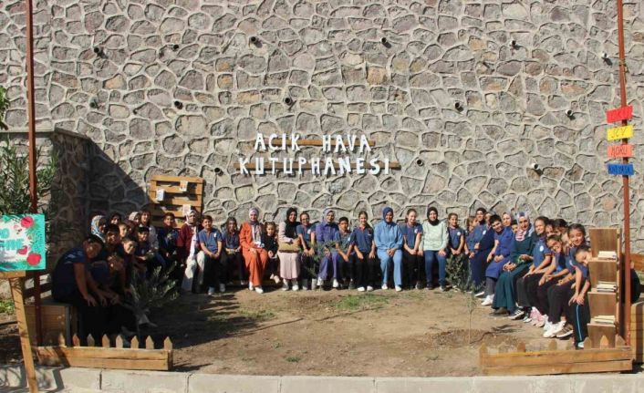Manisa’da eğitim doğayla bütünleşti: Telefon yerine kitap, ekran yerine doğa