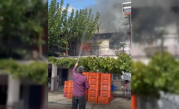 Manisa’da ev yangını