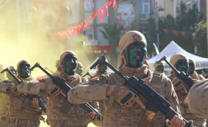 Manisa’da jandarmanın tüfekli gösterisi nefesleri kesti