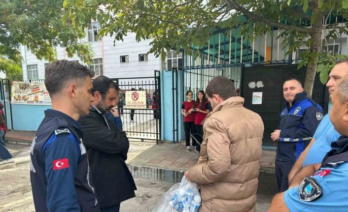 Manisa’da okul önlerinde seyyar satıcı denetimi