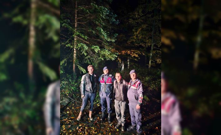 Mantar toplarken ormanda kaybolan 2 genci ekipler kurtardı