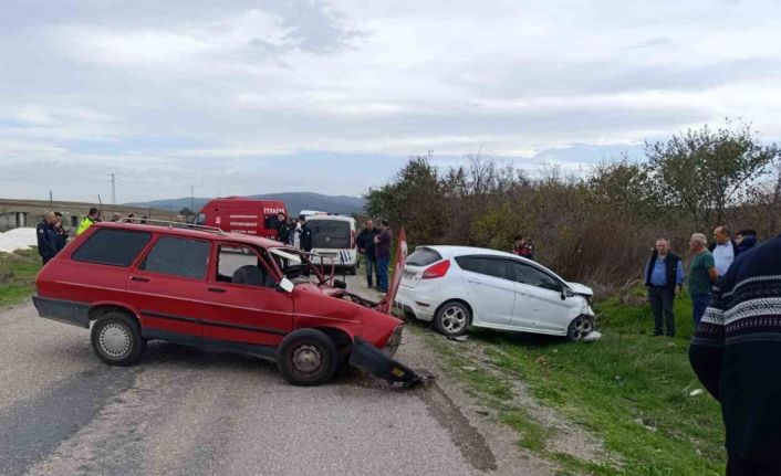Manyas’ta meydana gelen kazada ağır yaralanan sürücü hayatını kaybetti