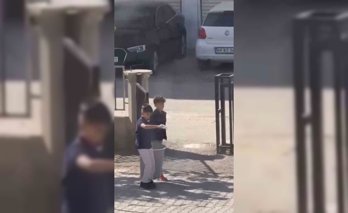 Mardin’de çocuklar çöp bidonuyla halay çekti