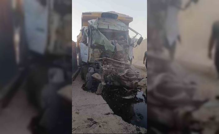 Mardin’de freni patlayan kamyon, hafriyat kamyonuna çarptı: 1 ölü