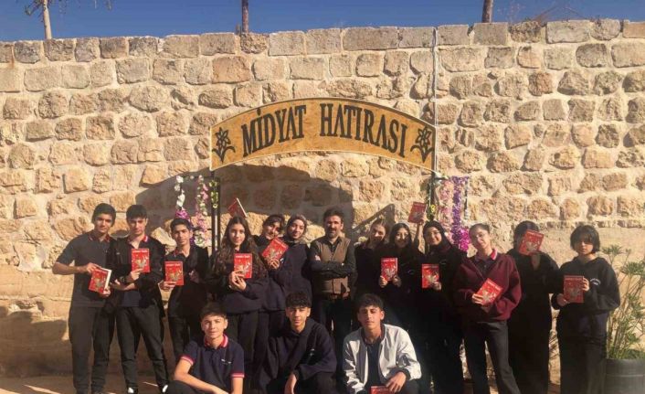 Mardin’de öğrenciler tarihi sokaklarda kitap okudu