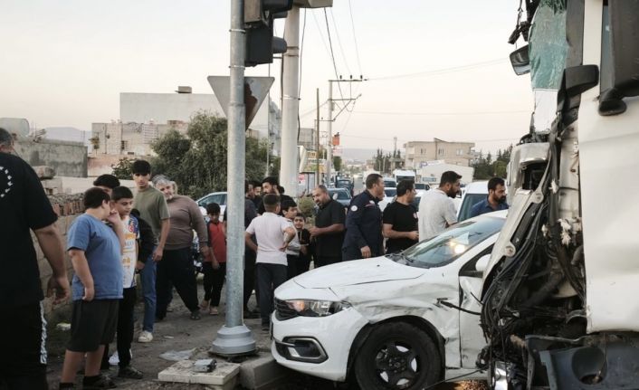 Mardin’de tır ile otomobil çarpıştı: 1 yaralı