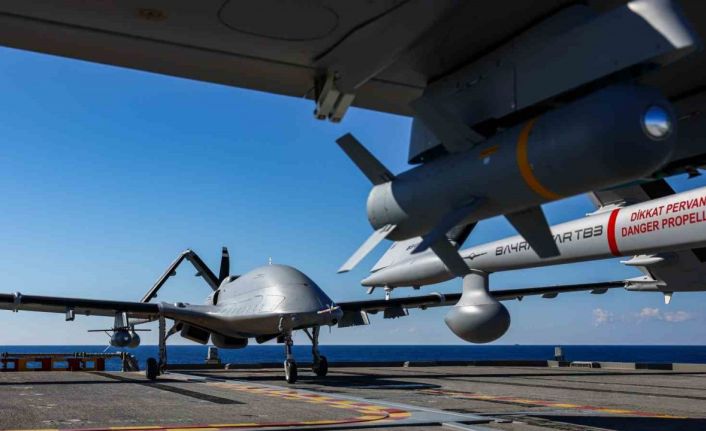 Mavi Vatan’daki Denizkurdu tatbikatında Milli SİHA’lardan tam isabet