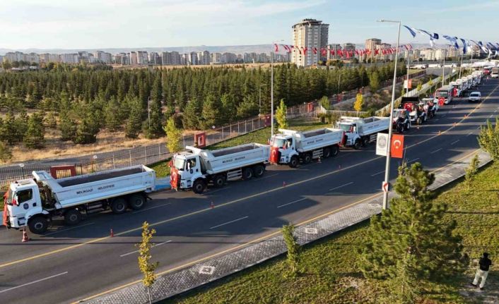 Melikgazi’nin ulaşıma kazandırdığı Albayrak Caddesi açıldı, 242 milyonluk yeni araçlar tanıtıldı