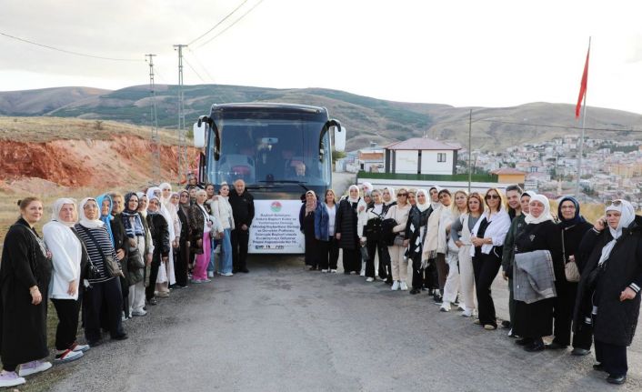 Memleket özlemi çeken 50 Bayburtlu baba ocağına getirildi
