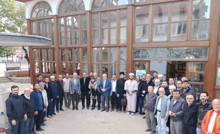 Menteşe’de vatandaşlar Kurşunlu Camii’nde sabah namazında buluştu