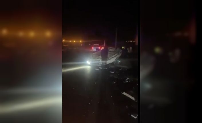 Mermer bloklara çarpan otomobilin sürücüsü yaralandı