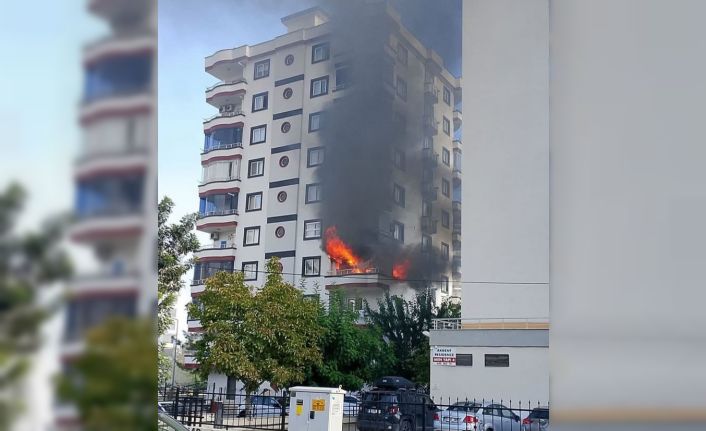 Mersin’de 9 katlı binada yangın: Alevler daireyi sardı