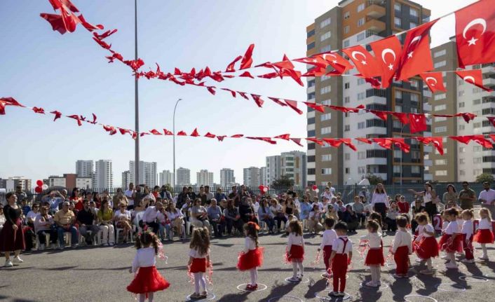 Mersin’de miniklerden Cumhuriyet Bayramı coşkusu