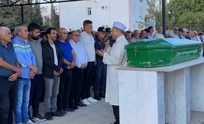 Mersin’deki işçi servisi kazasında hayatını kaybeden 4 kişiden biri toprağa verildi