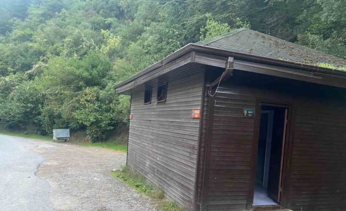 Mesire alanındaki şadırvanı tahrip ettiler