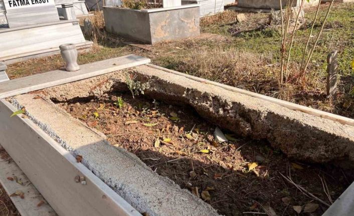 Mezar mermerlerini çalıp evinin bahçesine döşeyen şüpheli yakalandı