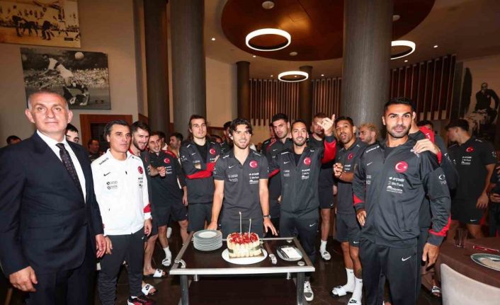 Milli Takım kampında Ferdi Kadıoğlu’nun doğum günü kutlandı