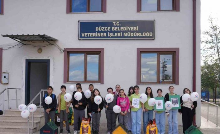 Minik öğrenciler hayvan bakım evini ziyaret etti