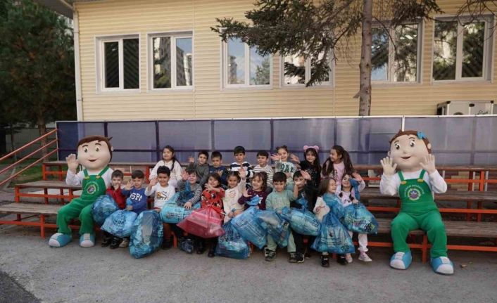 ’Mobil sıfır Atık Toplama ve Eğitim Aracı’ öğrencilerin ayağına gidiyor